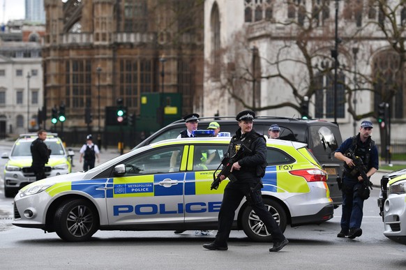 epa05863658 Armed police react following a major incident outside the Houses of Parliament in central London, Britain 22 March 2017. Scotland Yard said on 22 March 21017 the police were called to a fi ...