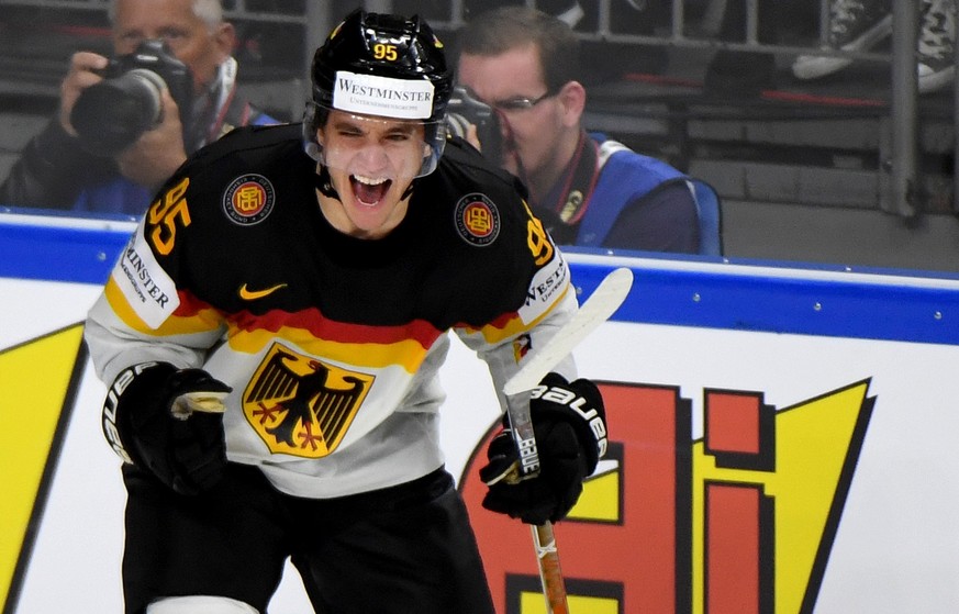 Eishockey: WM, Deutschland - Lettland, Vorrunde, Gruppe A, 7. Spieltag am 16.05.2017 in der Lanxess-Arena in Koeln (Nordrhein-Westfalen). Deutschlands Frederik Tiffels jubelt ueber sein Tor zum 4:3 be ...