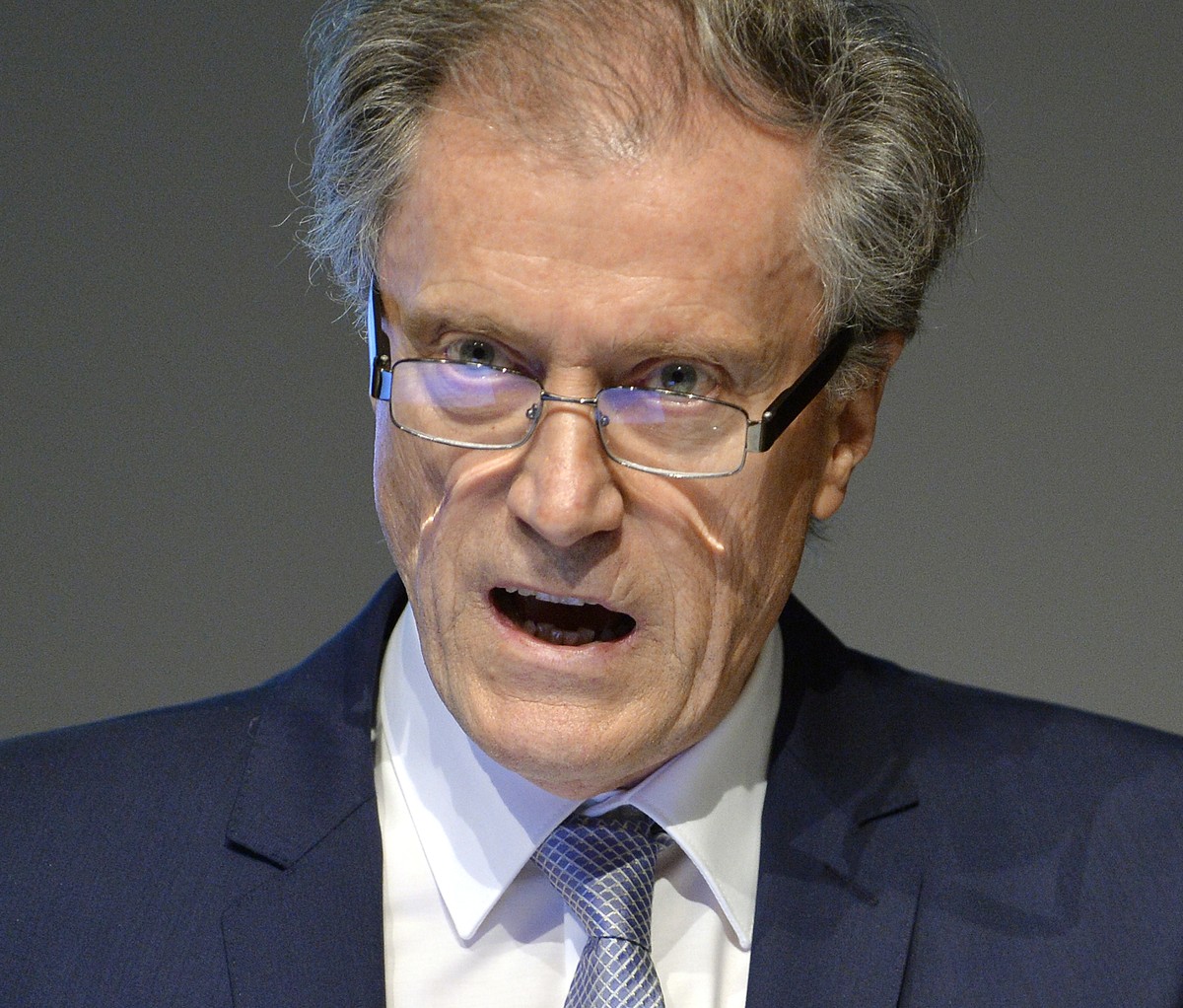 Herbert Bolliger, CEO Migros, spricht an der Bilanzmedienkonferenz in Zuerich, am Mittwoch, 13. April 2016. Die Migros hat im letzten Jahr unter dem Einkaufstourismus und der Frankenstaerke gelitten.  ...