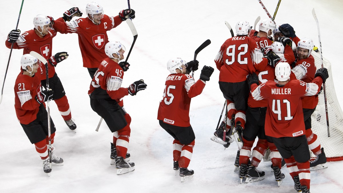 epa06751150 Switzerland's players celebrate their victory after beating Canada during the IIHF 2018 World Championship semi final game between Canada and Switzerland, at the Royal Arena, in Copen ...