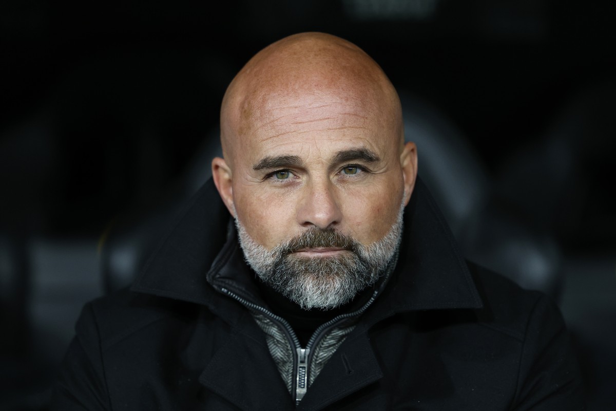 epa12476669 Head coach Giorgio Contini of Young Boys looks on prior to the Europa League league phase match between BSC Young Boys and PFC Ludogorets Razgrad in Bern, Switzerland, 23 October 23 2025.  ...