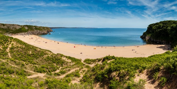 Beautiful sandy beach surrounded by limestone cliffs (Barafundle
