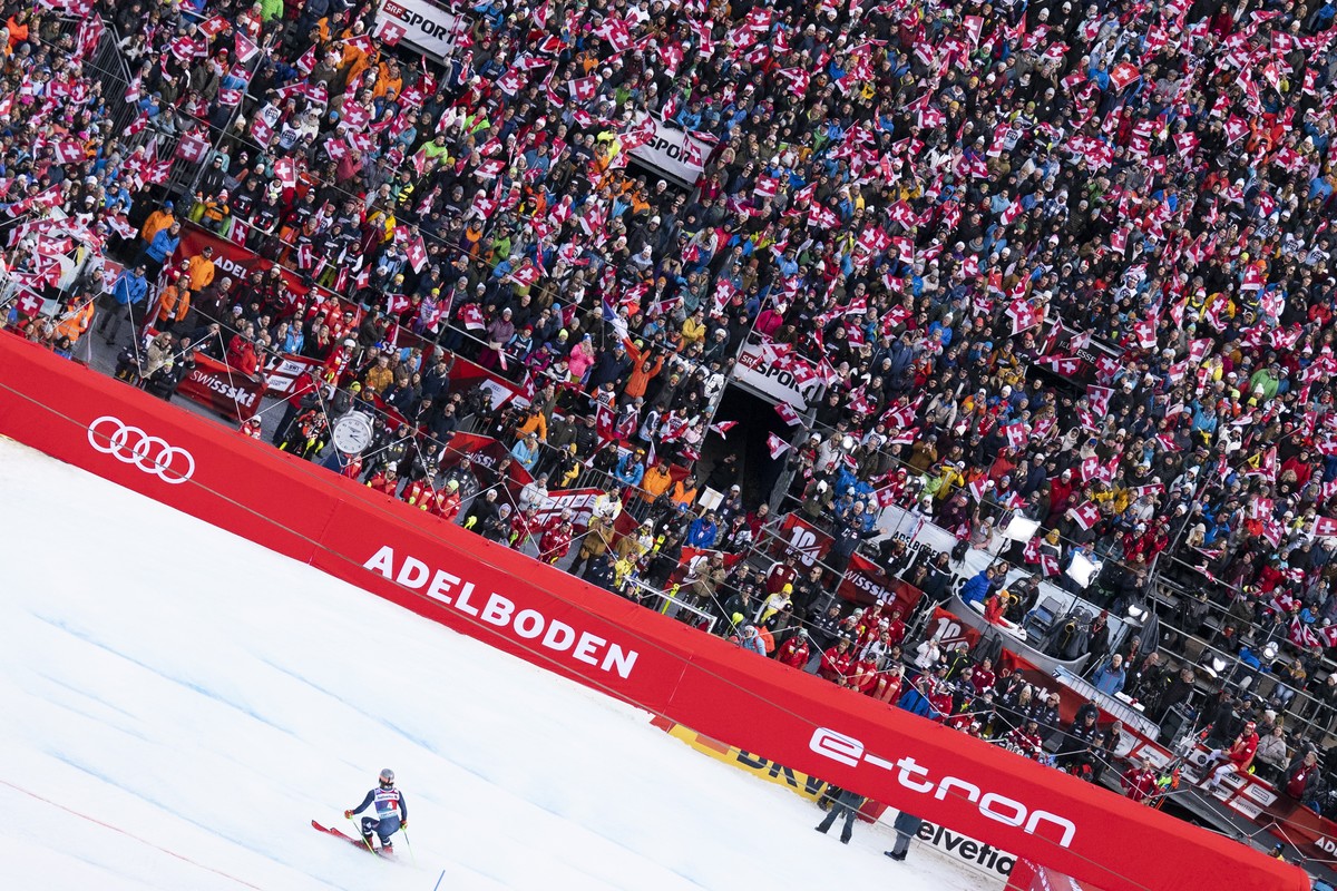 Guichets fermés dans l'arène d'Adelboden, une ferveur populaire seulement sur place ou aussi derrière la télé?