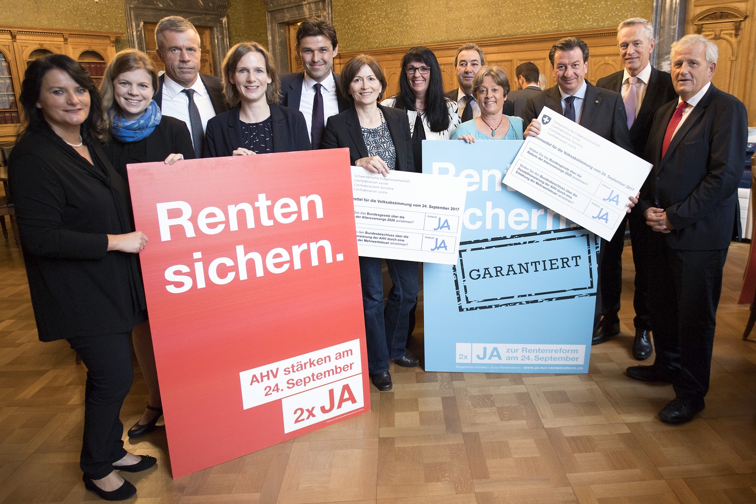 Von links nach rechts, Nationalraetin Christine Hasler, GPS-BE, Nationalraetin Nadine Masshardt, SP-BE, Lorenz Hess, BDP-BE, Nationalraetin Evi Allemann, SP-BE, Nationalrat Matthias Aebischer, SP-BE,  ...