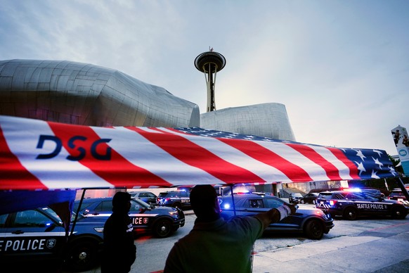 Police respond to a shooting at Seattle Center during the Bite of Seattle food festival Sunday, July 26, 2026, in Seattle, Wash. (AP Photo/Lindsey Wasson)
Seattle Shooting