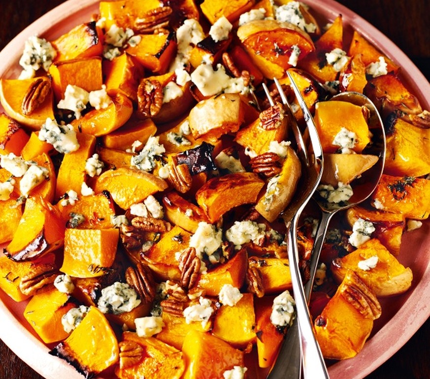 butternusskürbis blauschimmelkäse pecannüsse nuss kürbis vegetarisch gemüse käse https://www.nigella.com/assets/uploads/recipes/public-thumbnail/butternut-squash-with-pecans-a-563895d534ca9.jpg