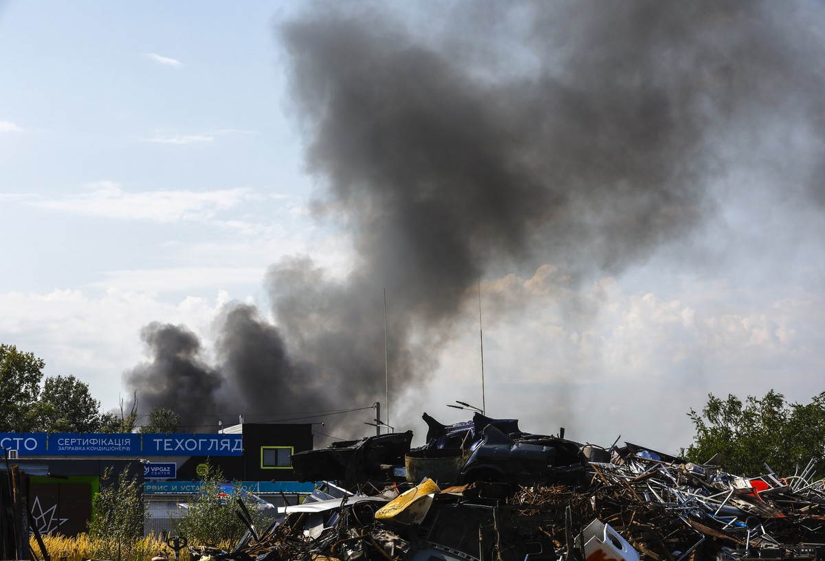epa13202565 Smoke rises at the site of a Russian strike near Kyiv, Ukraine, 31 August 2026, amid the Russian invasion. Between 24 and 31 August, units of the State Emergency Service of Ukraine (SES) c ...
