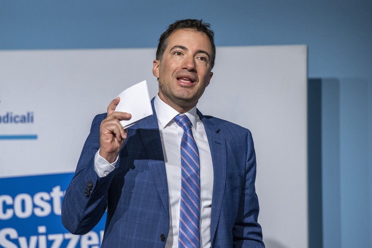 Der Parteivizepraesident der FDP, Andrea Caroni bei seiner Rede anlaesslich der Delegiertenversammlung der FDP Schweiz vom Samstag, 20. Januar 2024 im Freiraum in Zug.(KEYSTONE/Urs Flueeler).