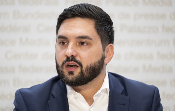 Nationalrat Cedric Wermuth, SP-AG, und Co-Praesident SP Schweiz, spricht waehrend einer Medienkonferenz ueber den Start der Abstimmungskampagne gegen die Pensionskassen-Reform, am Dienstag, 2. Juli 20 ...