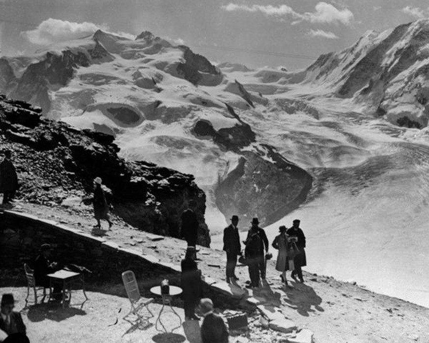 Touristen in den Schweizer Alpen