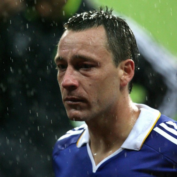 epa01353252 Chelsea&#039;s John Terry after the UEFA Champions League final between Manchester United and FC Chelsea at the Luzhniki stadium in Moscow, Russia, 21 May 2008. EPA/ANATOLY MALTSEV NO MOBI ...