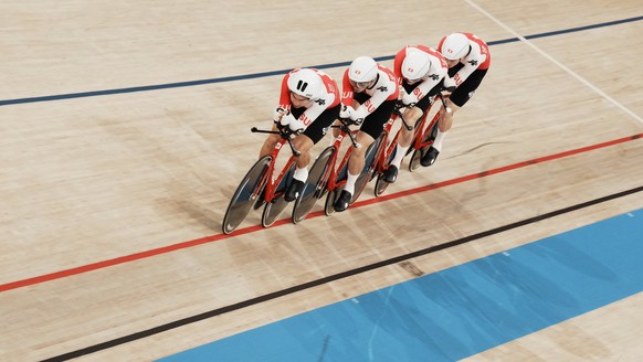 Team Switzerland competes during the track cycling men&#039;s team pursuit at the 2020 Summer Olympics, Monday, Aug. 2, 2021, in Izu, Japan. (AP Photo/Thibault Camus)