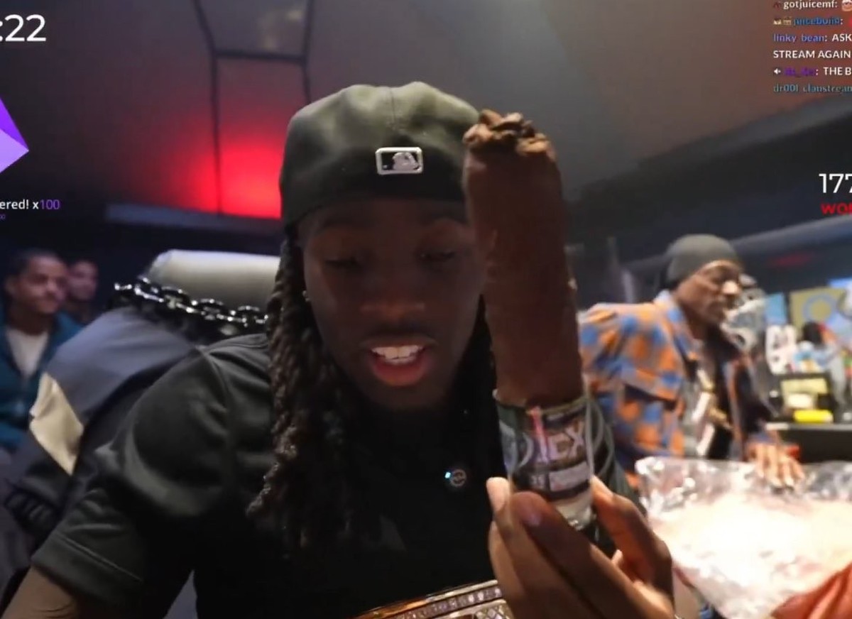Mais qu'est-ce que c'est que ce Pralinato géant que Kai Cenat tient dans ses mains?