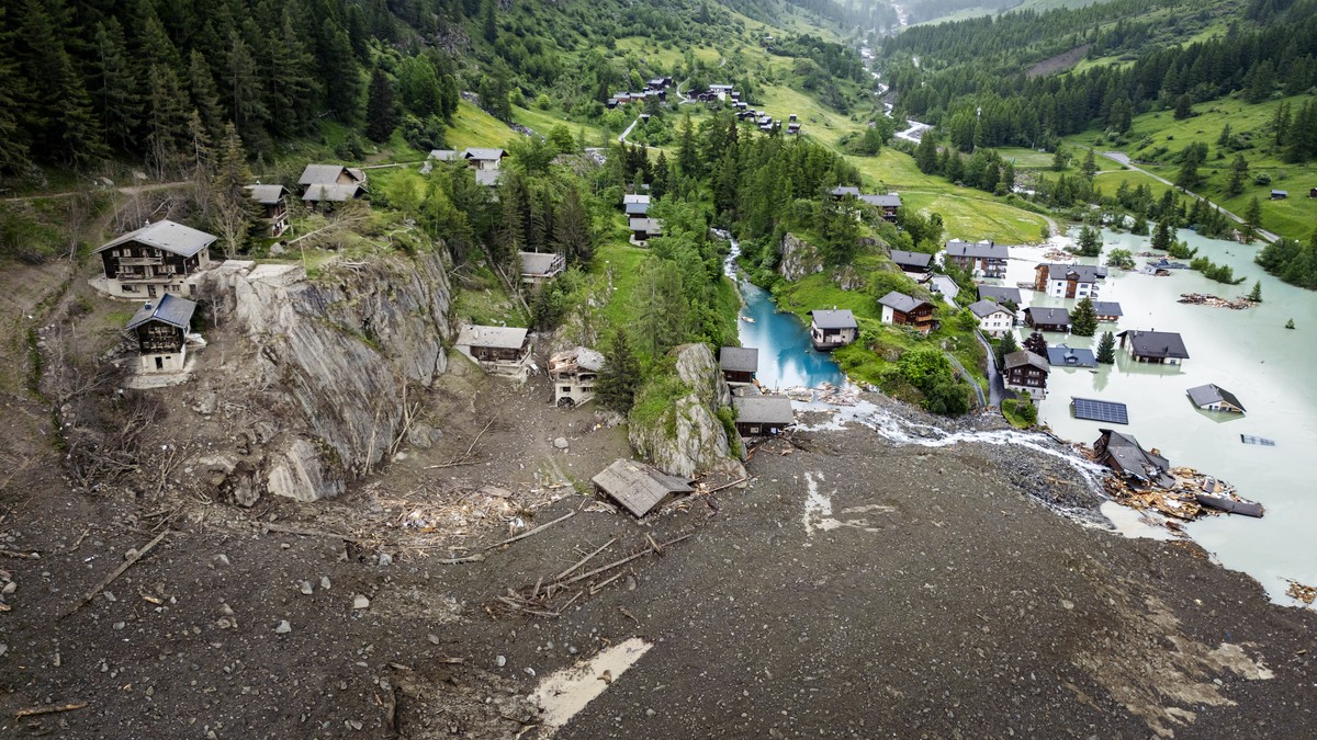 epaselect epa12160084 An aerial view shows houses devastated by the force of a massive avalanche triggered by the collapse of the Birch Glacier, which swept down to the valley floor and destroyed the  ...