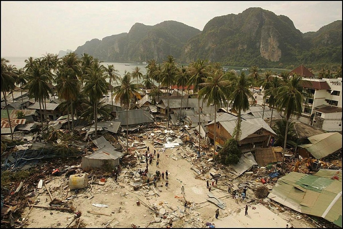 THAILAND - DECEMBER 30: Kho Phi Phi Island Devastated By Tidal Wave That Struck Seven Countries After Powerful Dec. 26 Earthquake Off Sumatra. On December 30, 2004 In Thailand. (Photo by Patrick AVENT ...