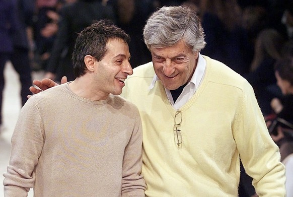 FILE - American-Greek designer Peter Speliopoulos, left, and Nino Cerruti talk on the catwalk after their fall-winter ready-to-wear fashion show presentation in Paris, Thursday March 15, 2001. Cerruti ...