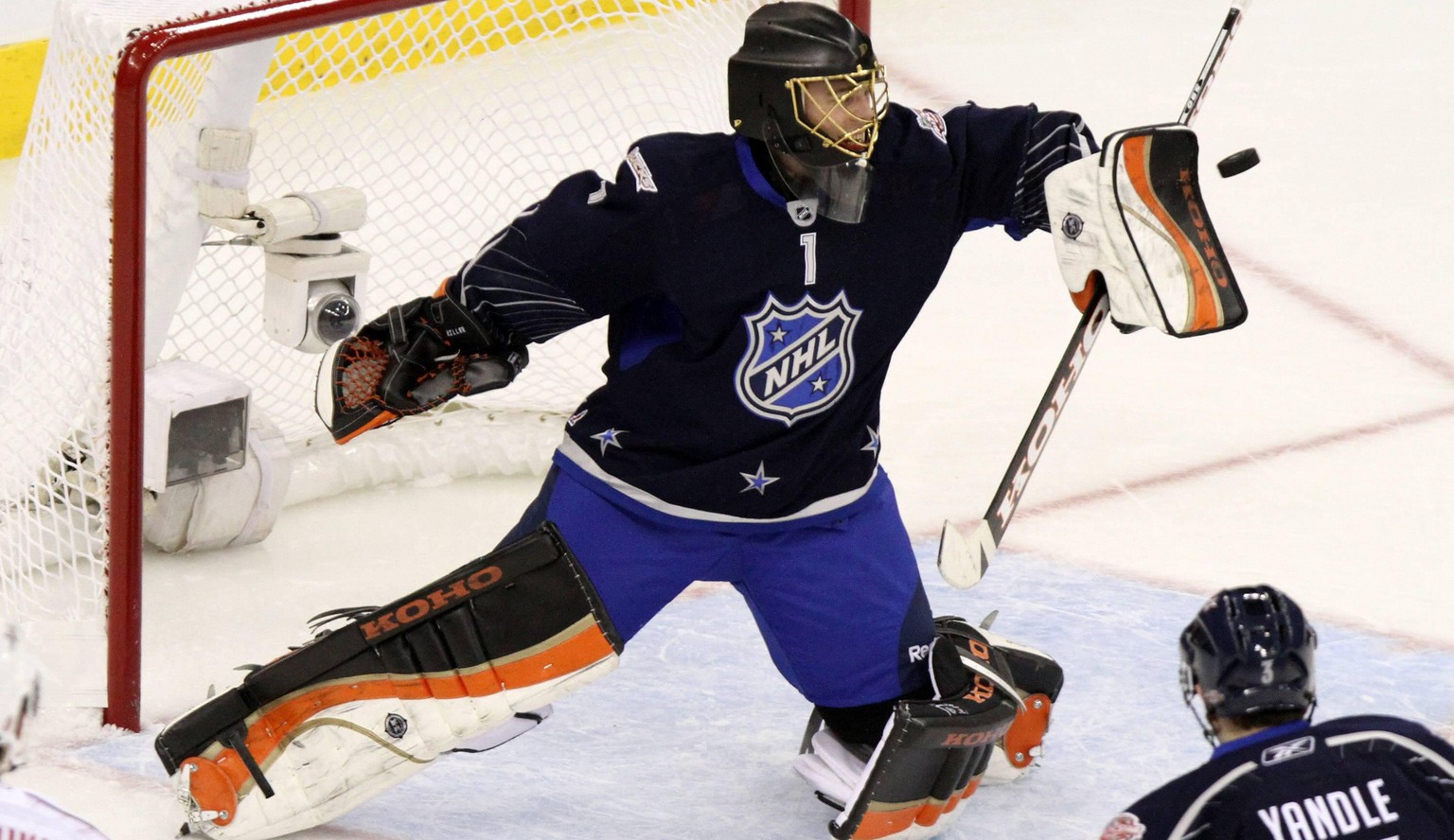 Bildnummer: 07269547 Datum: 30.01.2011 Copyright: imago/Icon SMI
30 January 2011: Team Lidstrom s Jonas Hiller makes a save. The 2011 National Hockey League All-Star Game was played at the RBC Center ...