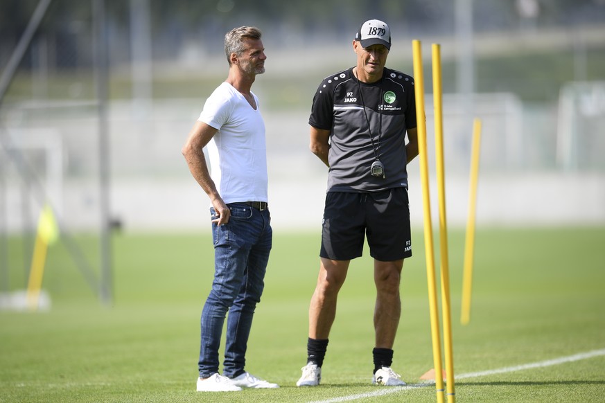 St. Gallens Sportchef Alain Sutter, links, und Trainer Peter Zeidler, aufgenommen im Training des FC St. Gallen, am Freitag, 20. Juli 2018, in St. Gallen. (KEYSTONE/Gian Ehrenzeller)