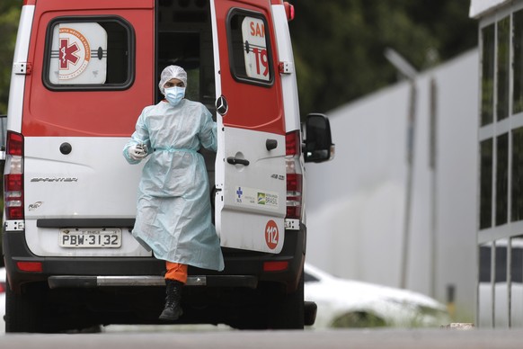 A healthcare worker arrives in an ambulance bringing a patient suspected of having COVID-19 to the public HRAN Hospital in Brasilia, Brazil, Monday, March 8, 2021. (AP Photo/Eraldo Peres)