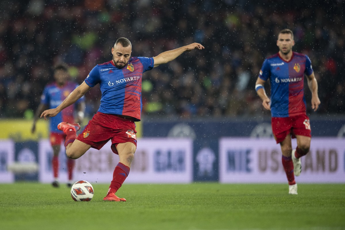 Basels Arthur Cabral trifft zum 1:0 Tor im Fussball Meisterschaftsspiel der Super League zwischen dem FC Zuerich und dem FC Basel 1893 im Letzigrund, am Samstag, 30. Oktober 2021 in Zuerich. (KEYSTONE ...