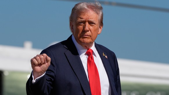 President Donald Trump gestures as he boards Air Force One, Sunday, Oct. 5, 2025, at Joint Base Andrews, Md., en route to Norfolk, Va. (AP Photo/Alex Brandon)
Donald Trump