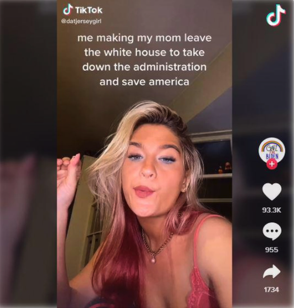 So kommentiert Claudia Conway den Rücktritt ihrer Mutter ironisch auf Tiktok: «Ich, wie ich meine Mama dazu bringe, das Weiße Haus zu verlassen, um die Regierung zu stürzen und Amerika zu schützen.»