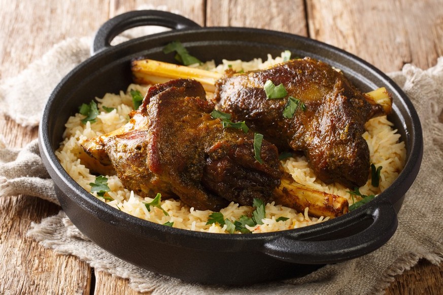 Lamb shanks – Lammstelzen – souris d&#039;agneau. Haneeth - traditional Jemeni dish.
