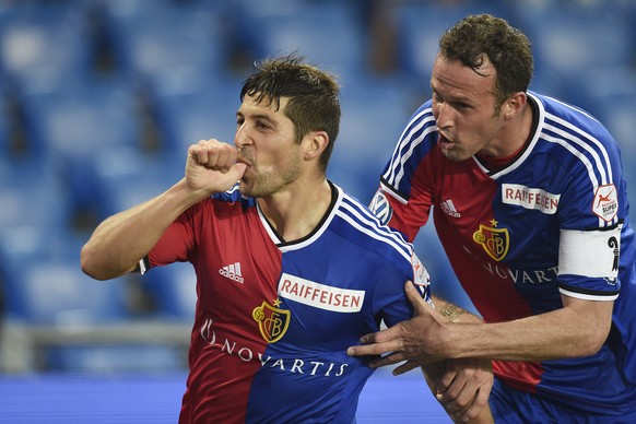 02.05.2015; Basel; Fussball Super League - FC Basel - Grasshopper Club Zuerich;
Davide Calla (Basel) jubelt nach seinem Tor zum 2:1mit Marco Streller (Basel)
(Urs Lindt/freshfocus)