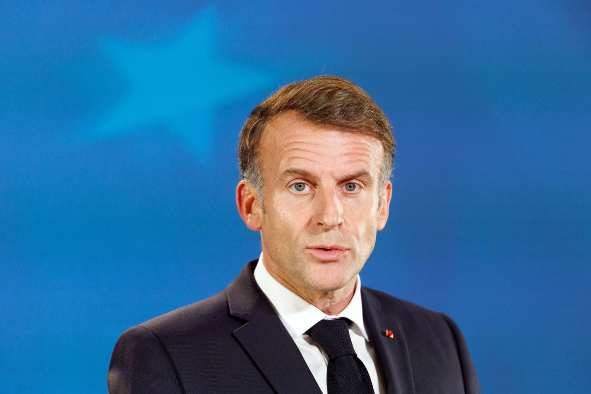 epa13309677 French President Emmanuel Macron speaks during a press conference on the second day of a European Council summit in Brussels, Belgium, 16 October 2026. EU leaders met with Ukrainian Presid ...