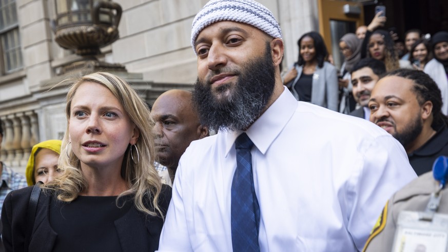 epa10194458 &#039;Serial&#039; podcast subject Adnan Syed walks out the the Baltimore Circuit Court after a judge vacated his murder conviction in Baltimore, Maryland, USA, 19 September 2022. Syed has ...