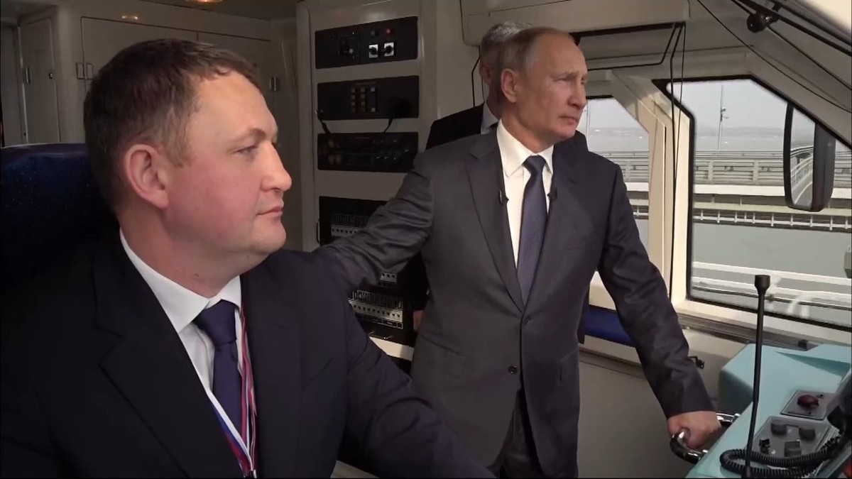 December 23, 2019. - Russia. - Russian President Vladimir Putin travelling aboard a railbus from Kerch Yuzhnaya. Novy Park station to Taman Passazhirskaya station over a road-rail bridge linking Crime ...