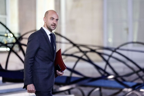 epa12609279 French Foreign Affairs Minister Jean-Noel Barrot leaves the Elysee Palace after a special cabinet meeting in Paris, France, 22 December 2025. The special cabinet meeting held to approve a  ...