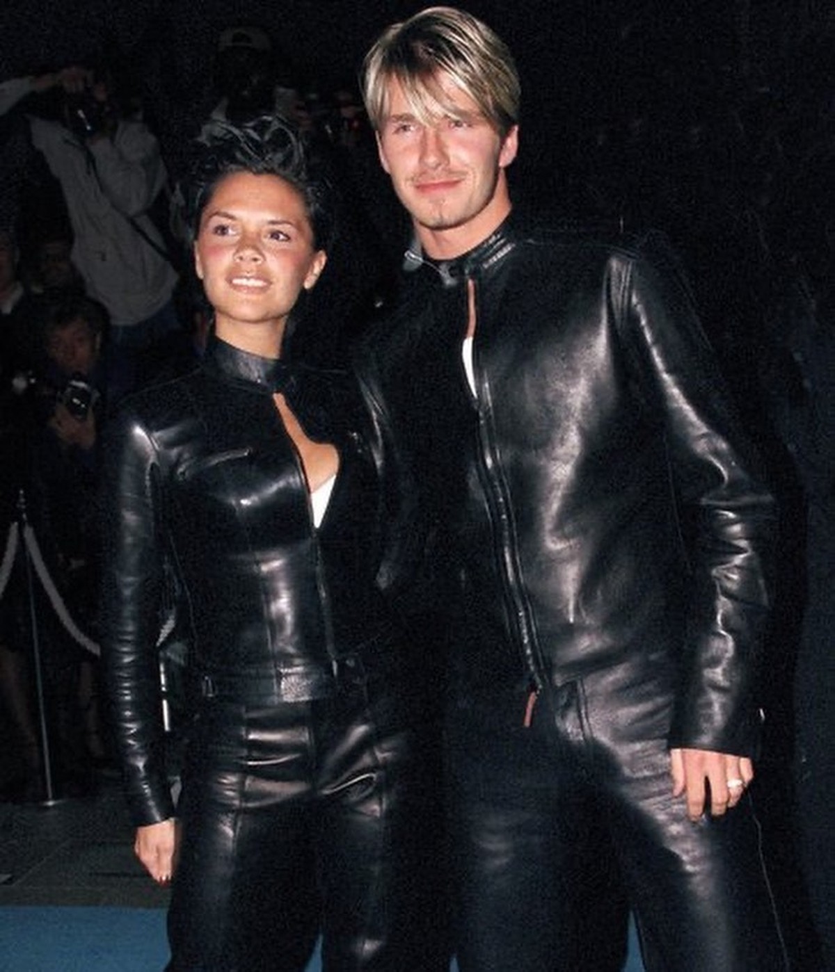 Victoria et David Beckham fêtent leur 25 ans de mariage dans leurs tenues violettes.