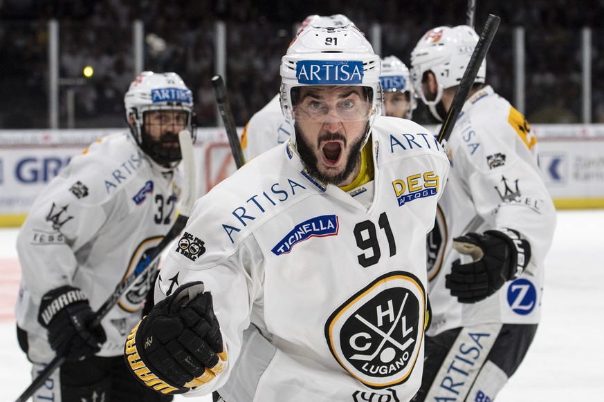 Luganos Julian Walker jubelt im sechsten Eishockey Playoff-Finalspiel der National League zwischen den ZSC Lions und dem HC Lugano am Mittwoch, 25. April 2018, im Zuercher Hallenstadion. (KEYSTONE/Enn ...