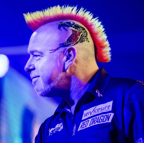 epa07304429 Dutch Michael van Gerwen (L) and Peter Wright of Scotland during the first edition of Kings of Darts in Enschede, The Netherlands, 20 January 2019. The event brings together the very best  ...