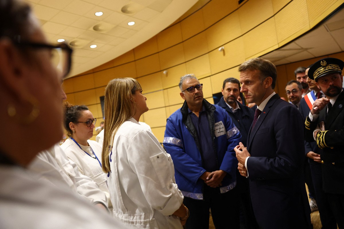epa13326036 French President Emmanuel Macron meets emergency responders at the town hall in Trappes, near Paris, France, 23 October 2026. The visit follows a drive-by shooting that killed one person a ...
