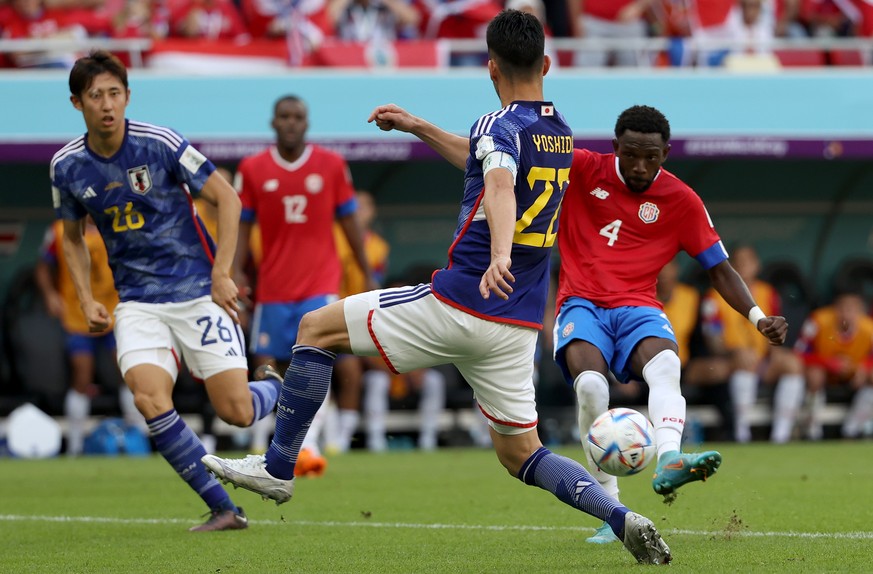 epa10331816 Keysher Fuller (R) of Costa Rica scores the opening goal during the FIFA World Cup 2022 group E soccer match between Japan and Costa Rica at Ahmad bin Ali Stadium in Doha, Qatar, 27 Novemb ...