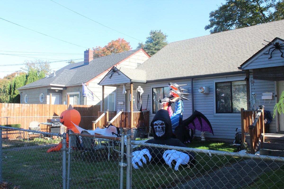 De l’Etat de Washington au Texas, découvrez 31 photos de maisons américaines décorées pour Halloween, entre squelettes géants et monstres gonflables.