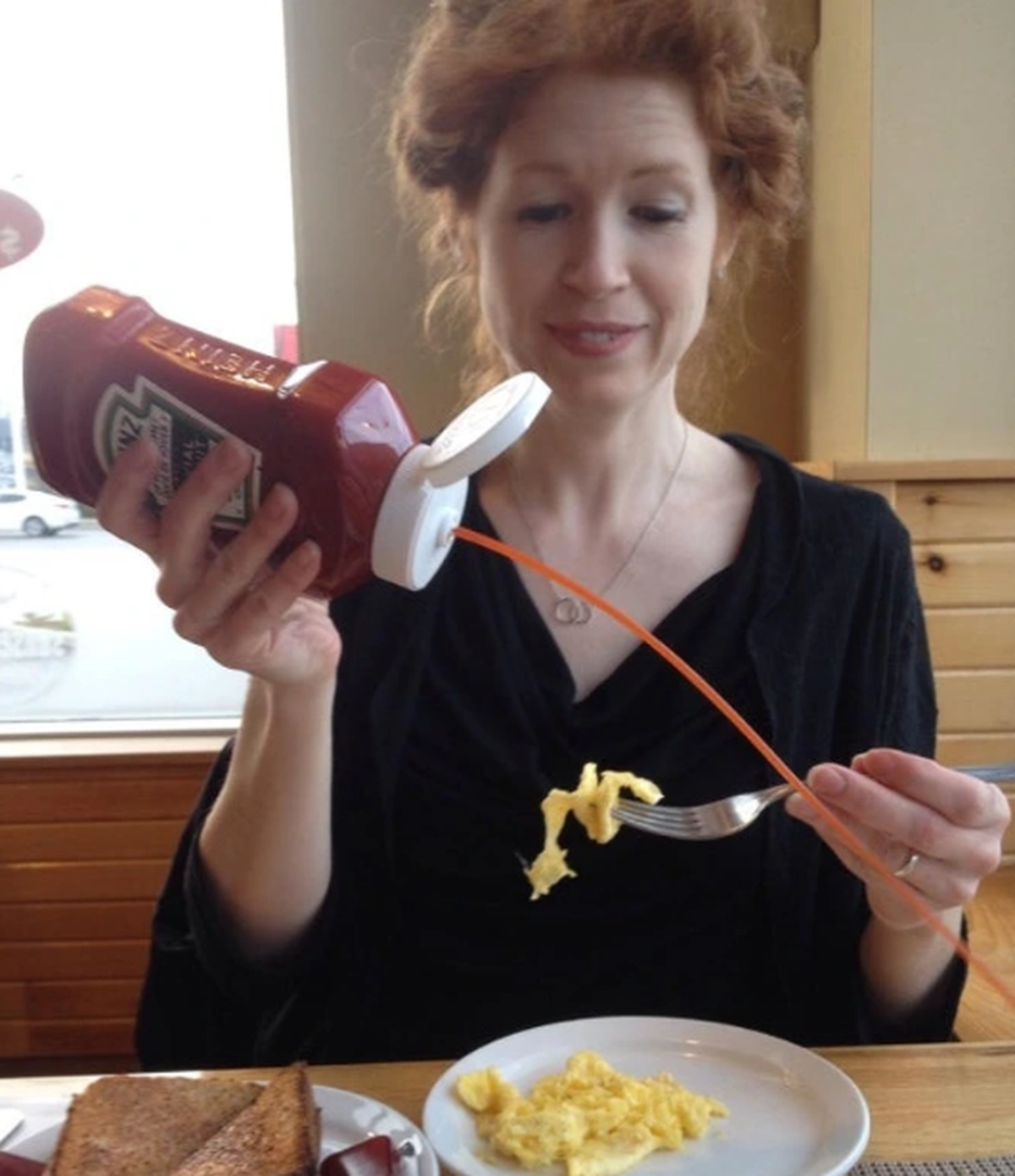 Faildienstag: Ketchup geht daneben