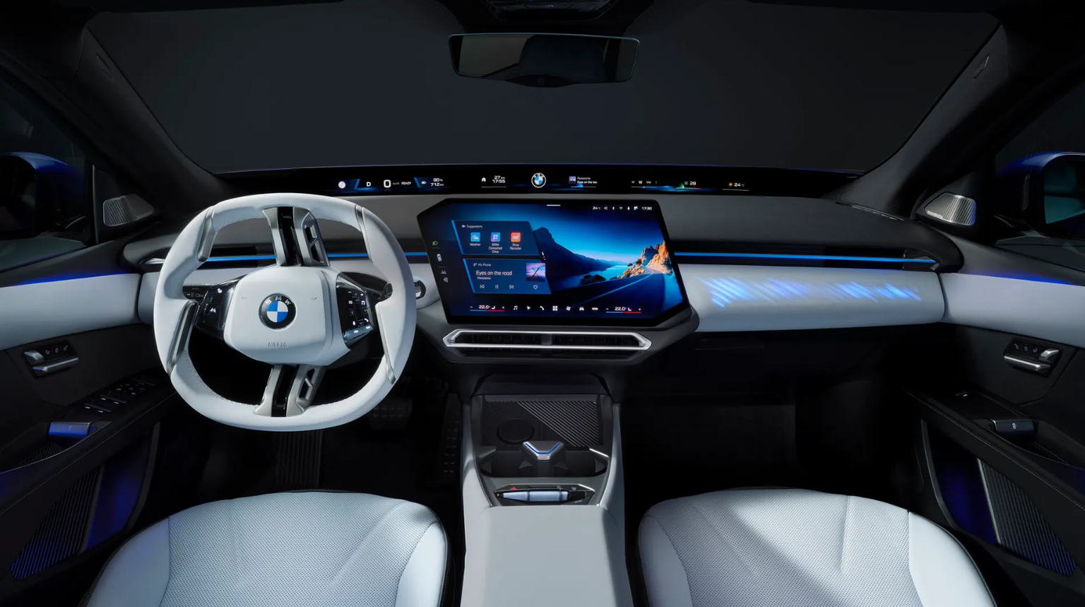 Reduziertes Cockpit des BMW i3 mit breitem Display unter der Windschutzscheibe.