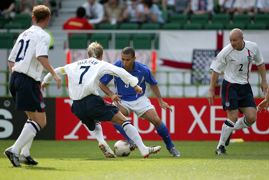 Ronaldo &amp; David Beckham England V Brazil England V Brazil,Quarter Final Shizuoka Stadium Ecopa, Shizuoka, Japan 21 June 2002 PUBLICATIONxINxGERxSUIxAUTxONLY Copyright: Allstar/RichardxSelle 128552 ...