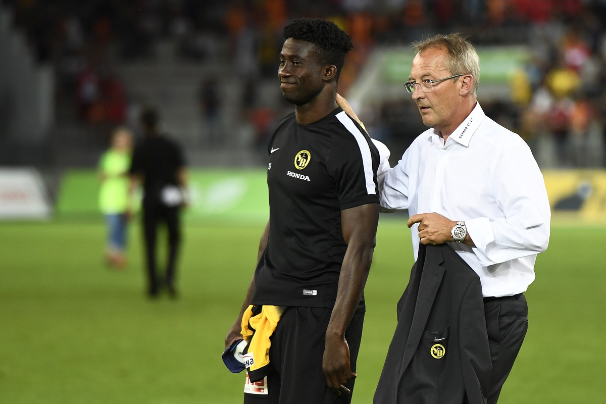 19.07.2016; Biel; Fussball Uhrencup - BSC Young Boys – Galatasaray Istanbul;Sekou Sanogo (YB) und Sportchef Fredy Bickel (YB) (Urs Lindt/freshfocus)