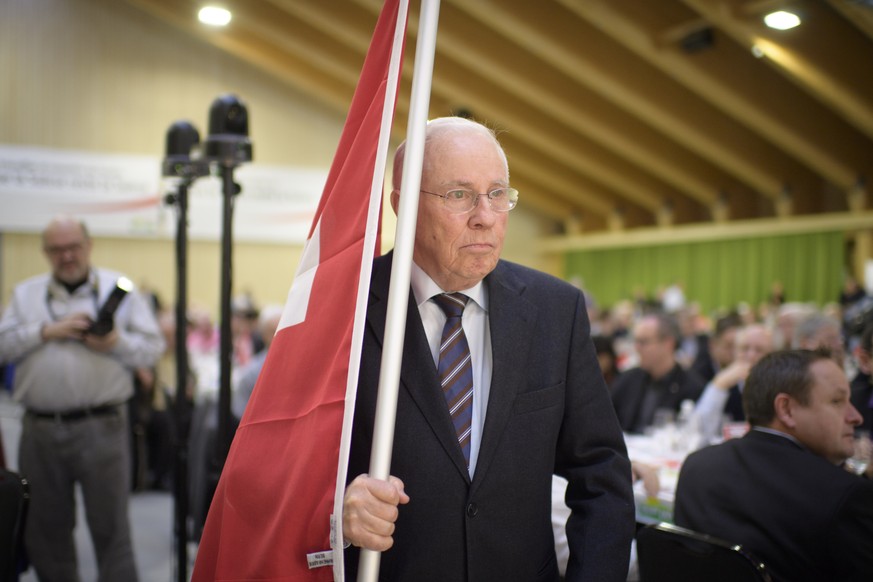 Alt Bundesrat Christoph Blocher verlaesst die Buehne nach seiner Rede, an der Delegiertenversammlung der SVP Schweiz, am Samstag, 24. Maerz 2018, in Klosters. (KEYSTONE/Gian Ehrenzeller)