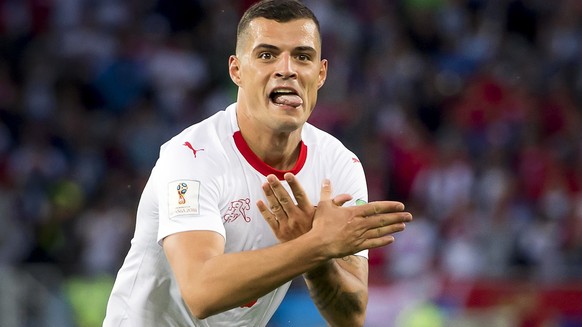 epa06831912 Switzerland&#039;s midfielder Granit Xhaka celebrates after scoring the 1-1 equalizer during the FIFA World Cup 2018 group E preliminary round soccer match between Switzerland and Serbia i ...