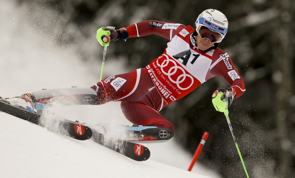 Kristoffersen lässt es im 2. Lauf so richtig krachen.