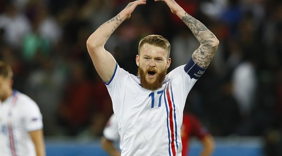 Aron Gunnarsson: Man sagt, er könne Wale mit blossen Händen fangen.