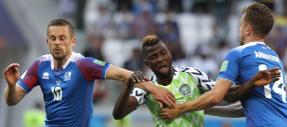 epa06831016 Kelechi Iheanacho (C) of Nigeria in action during the FIFA World Cup 2018 group D preliminary round soccer match between Nigeria and Iceland in Volgograd, Russia, 22 June 2018.

(RESTRIC ...