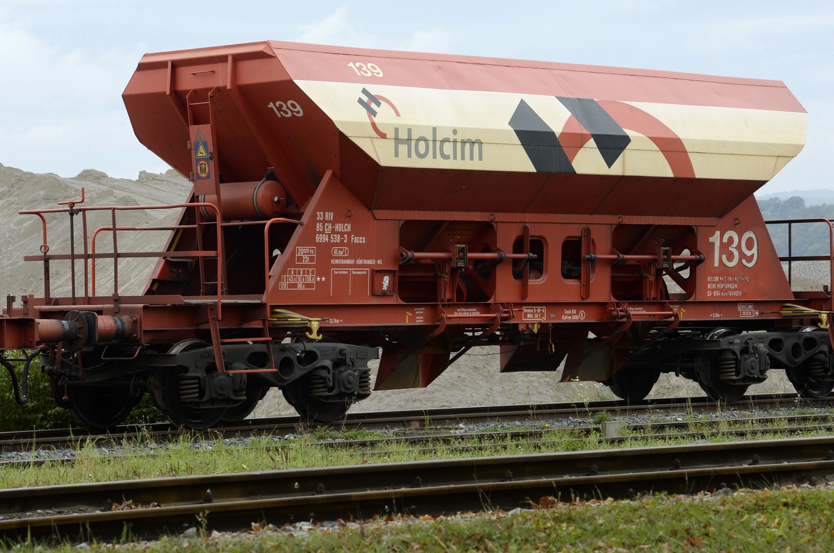 ANLAESSLICH DER BILANZ MEDIENKONFERENZ DER HOLCIM AG, AM MONTAG, DEM 23. FEBRUAR 2015, STELLEN WIR IHNEN FOLGENDES ARCHIVBILD ZUR VERFUEGUNG - Ein Gueterwaggon des Baustoffherstellers Holcim, aufgenom ...
