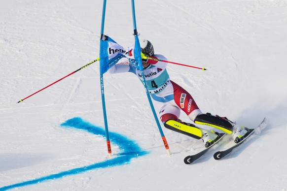 epa08072751 Wendy Holdener of Switzerland in action during the women&#039;s parallel slalom qualification run at the FIS Alpine Ski World Cup, in St. Moritz, Switzerland, 15 December 2019. EPA/JEAN-CH ...