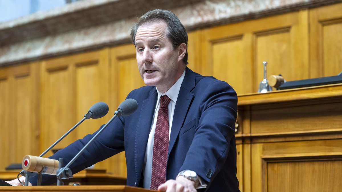 Nationalrat Thomas Aeschi, SVP-ZG, spricht anlaesslich der Debatte zur Verschaerfung Lex Koller, an der Herbstsession der Eidgenoessischen Raete, am Dienstag, 22. September 2026 in Bern. (KEYSTONE/Pet ...